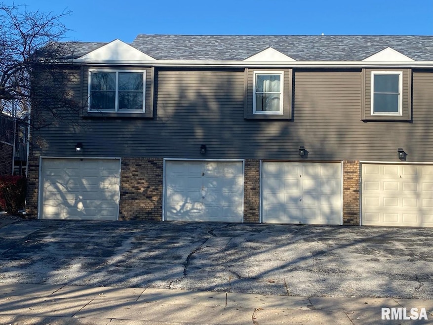 2430 E 51st St unit E, Davenport, IA 52807 - photo 1