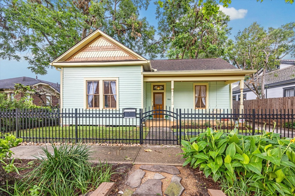 906 Arlington St, Houston, TX 77008 - photo 1