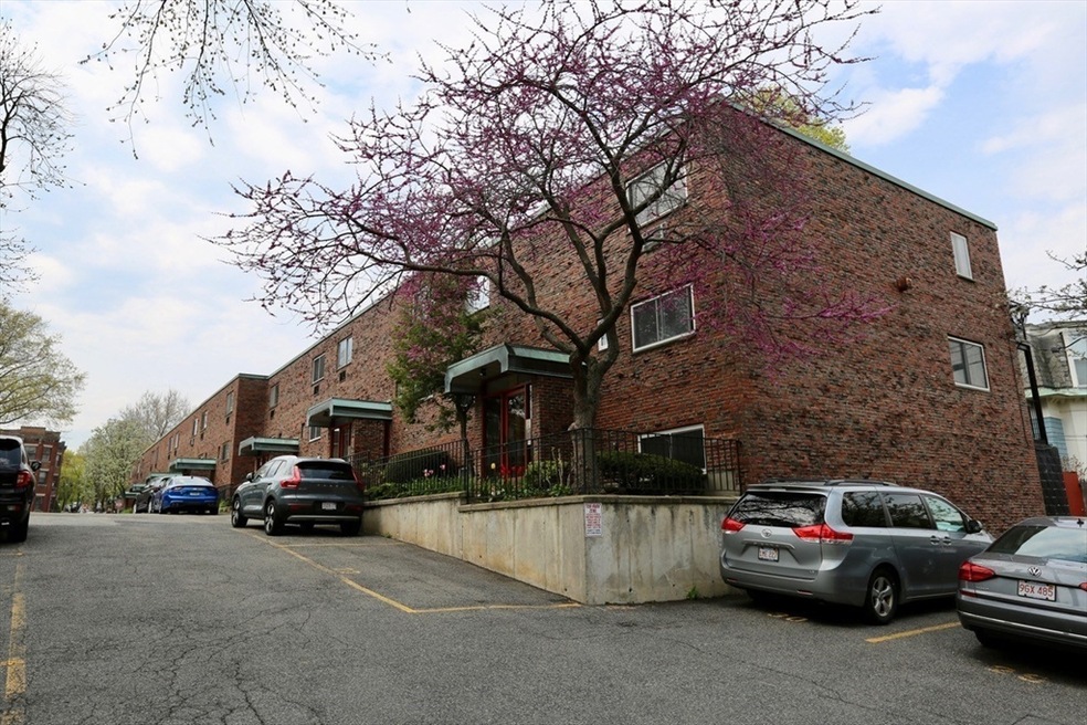 55A Saint Paul St unit 4, Brookline, MA 02446 - photo 1