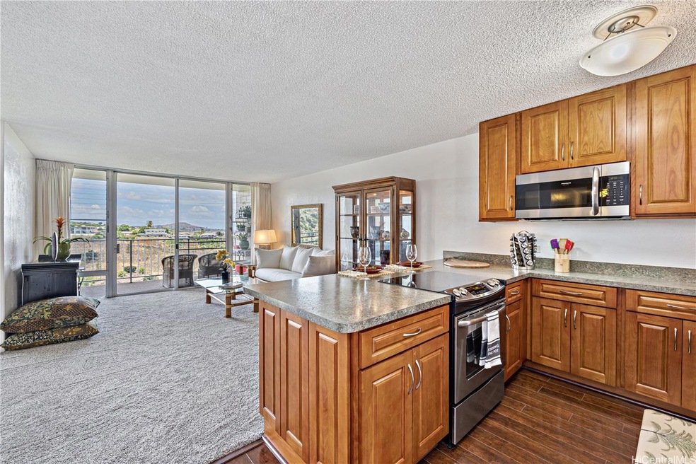 Large 2 bedroom/2 bath unit with 1,033 SF of comfy