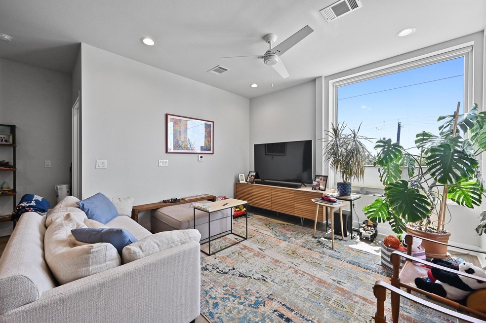 Living area with ceiling fan and recessed lighting