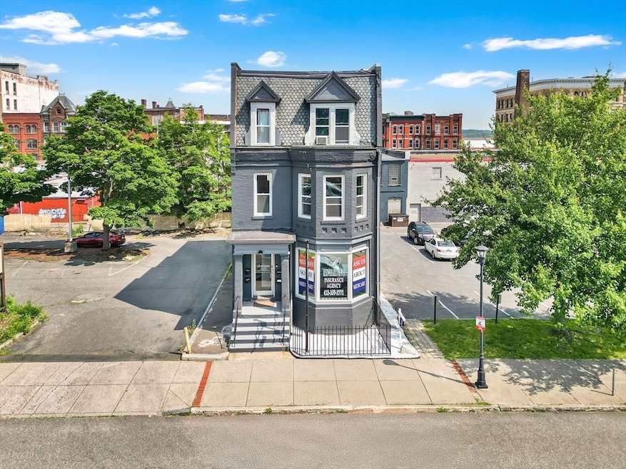 284 Maple St, Holyoke, MA 01040 - photo 1