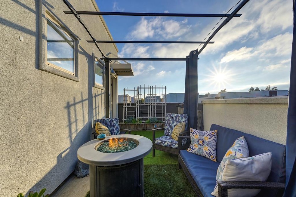 216 Box Ln, Sacramento, CA 95818 - photo 1