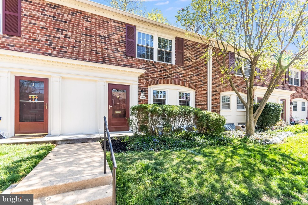 5919 Kingsford Rd unit 367, Springfield, VA 22152 - photo 1