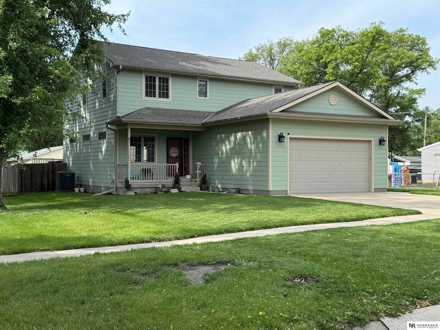 215 W 6th St, Wilber, NE 68465 - photo 1