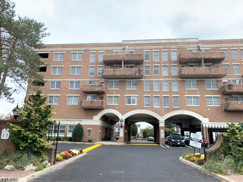 33 Iron Forge Square, Pompton Lakes, NJ 07442 - photo 1