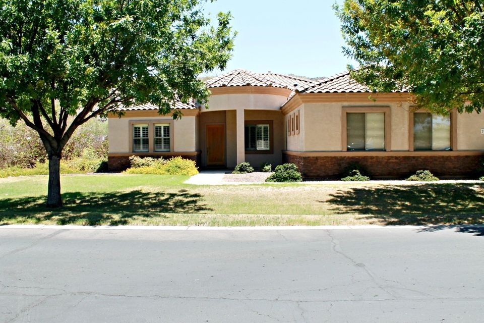 2819 E Desert Ln