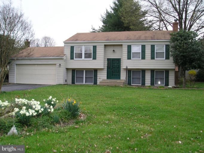 12615 Etruscan Dr, Herndon, VA 20171 - photo 1