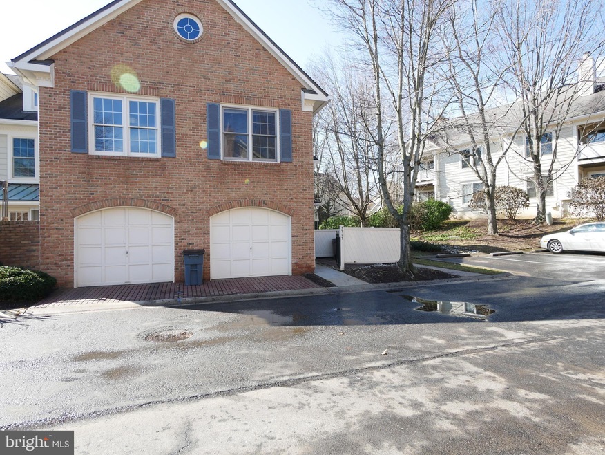 5715 Mayfair Manor Dr, Rockville, MD 20852 - photo 1