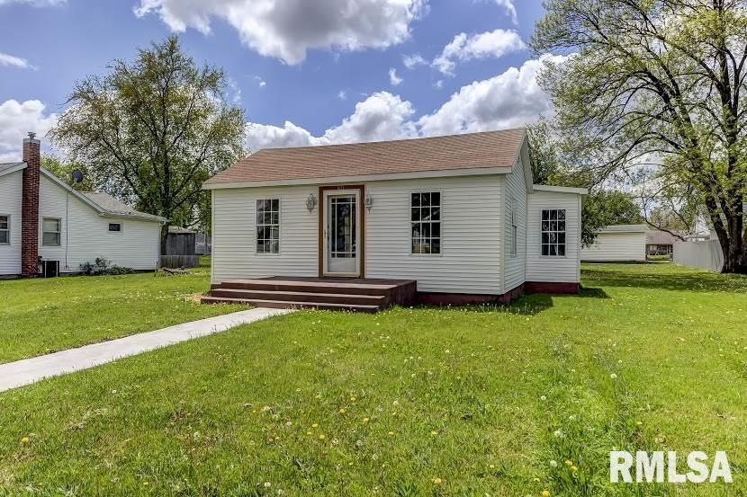 611 Clinton St, Lincoln, IL 62656 - photo 1