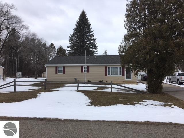 124 W Saginaw St, Au Gres, MI 48703 - photo 1