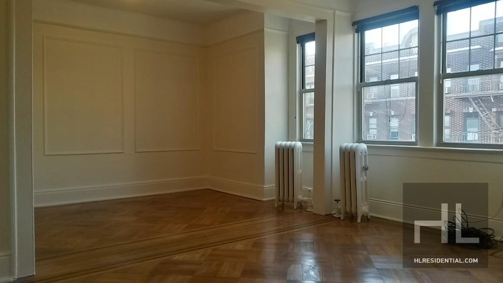 28-29 35th St unit 2, Long Island City, NY 11103 - photo 1