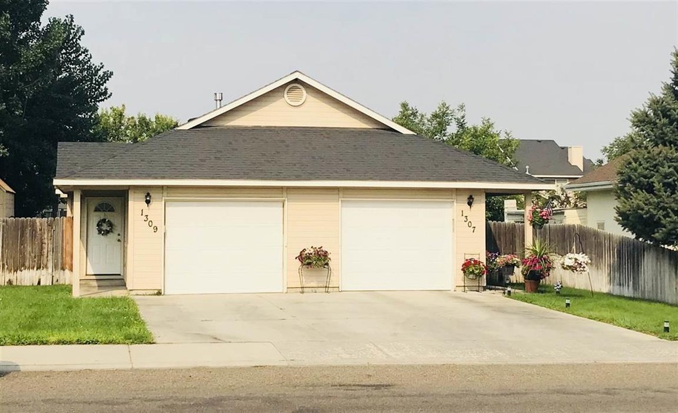 1307 & 1309 S Holly St, Nampa, ID 83686 - photo 1