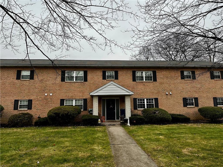 2221 Grove St unit 2W, Allentown, PA 18104 - photo 1