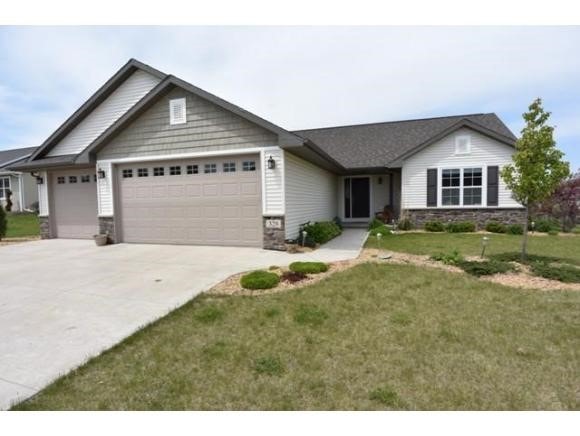 328 Albert Way, Appleton, WI 54915 - photo 1