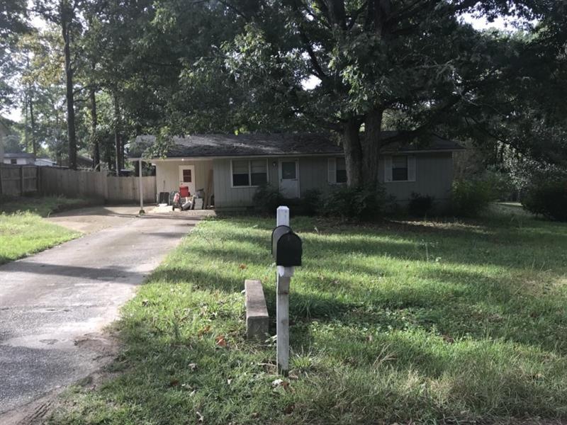 842 Oak Dr, Riverdale, GA 30274 - photo 1