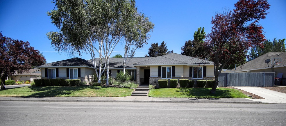 1170 Riverrock Way, Medford, OR 97504 - photo 1