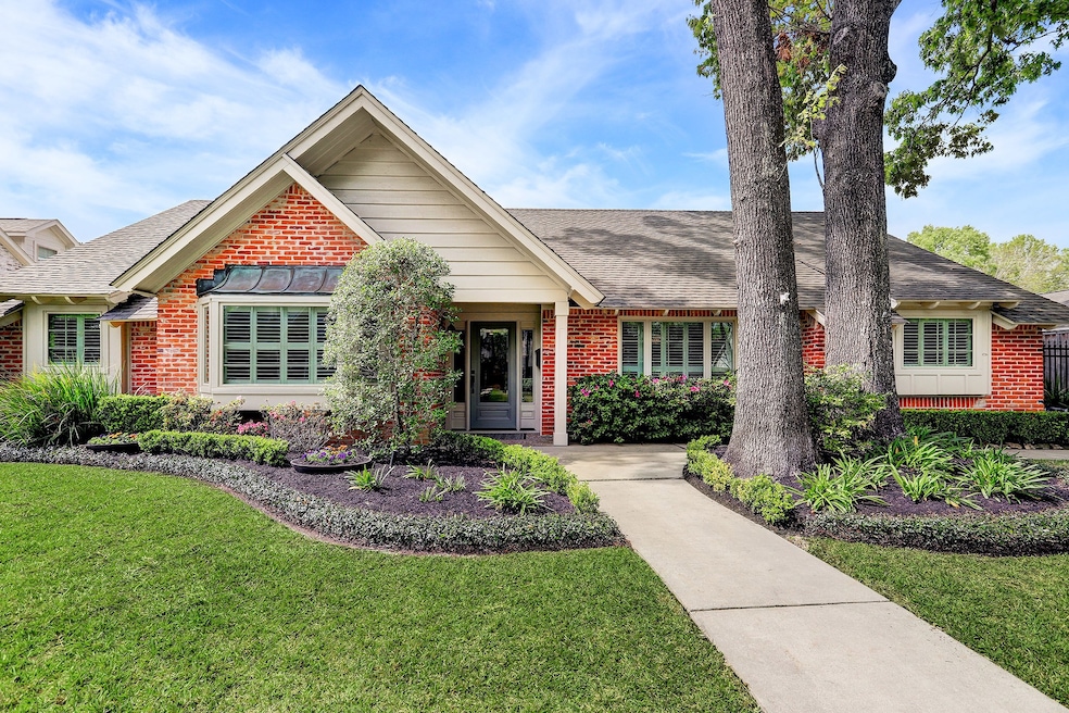 110 Briar Hill Dr, Houston, TX 77042 - photo 1