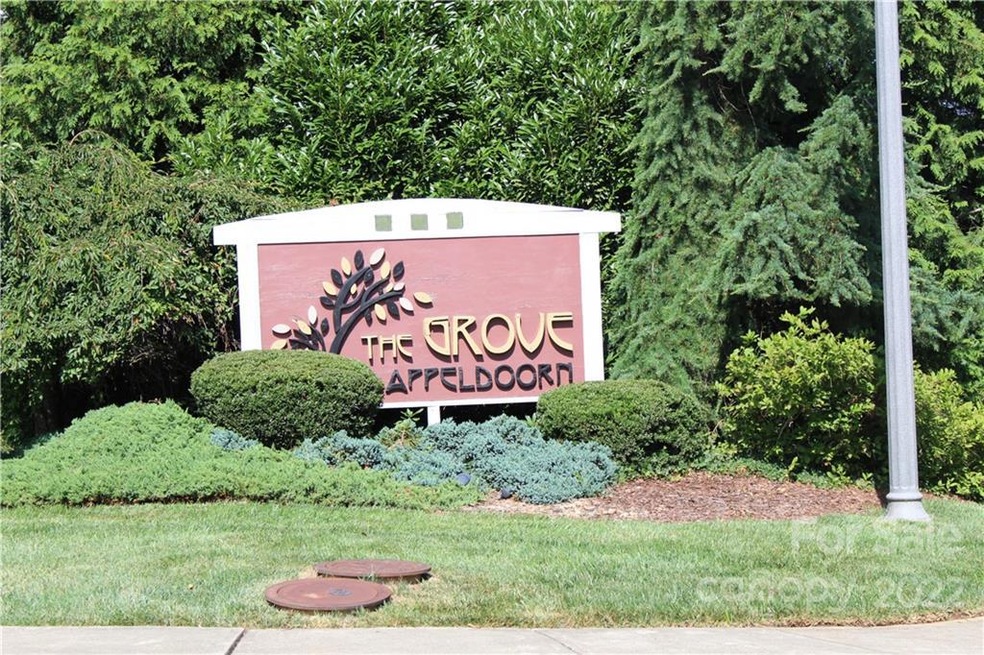 615 Appeldoorn Cir unit 615, Asheville, NC 28803 - photo 1