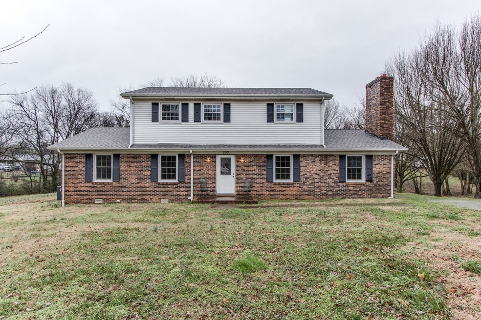 503 Fairlane Dr, Shelbyville, TN 37160 - photo 1