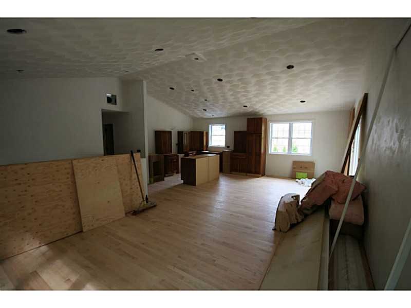 8 Vernon St, Greenville, RI 02828 - photo 1