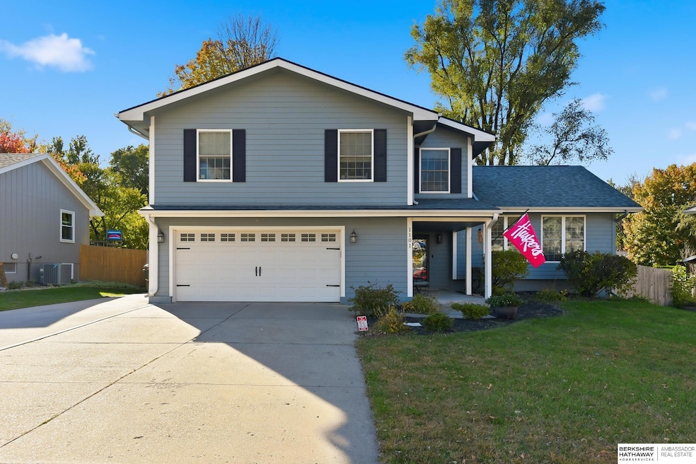 1101 Crest Rd, Papillion, NE 68046 - photo 1