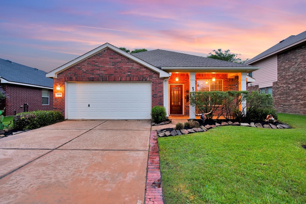 18918 Squirrel Oaks Dr, Magnolia, TX 77355 - photo 1