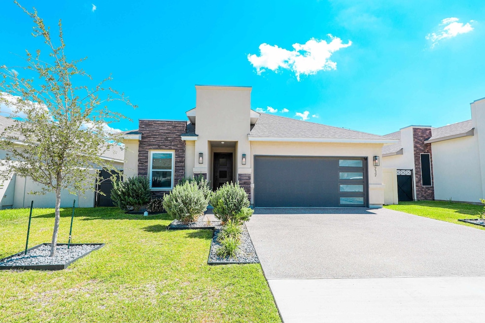 717 Journey Loop, Laredo, TX 78045 - photo 1