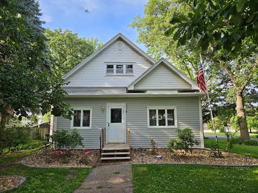320 W 4th Street Wilton, IA