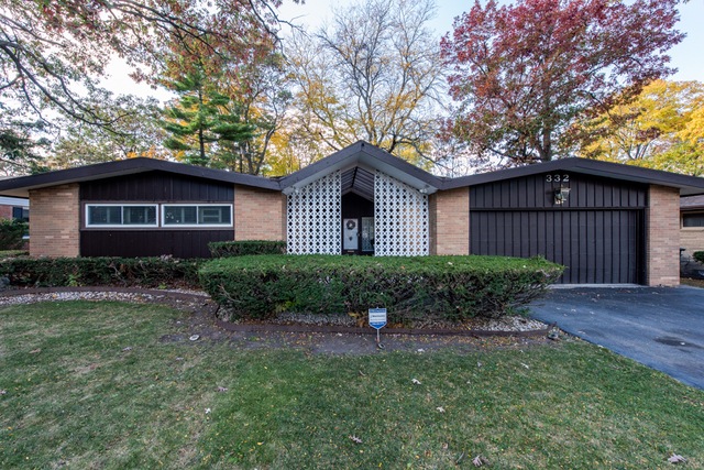 332 Flossmoor Ave, Waukegan, IL 60085 - photo 1