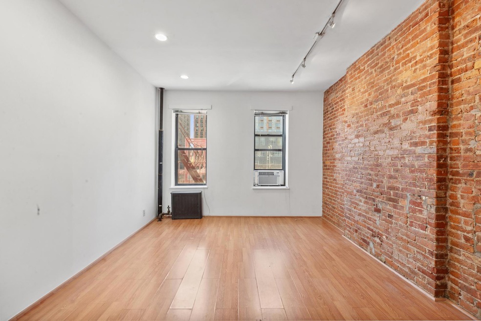 172 Delancey St unit 3D, New York, NY 10002 - photo 1