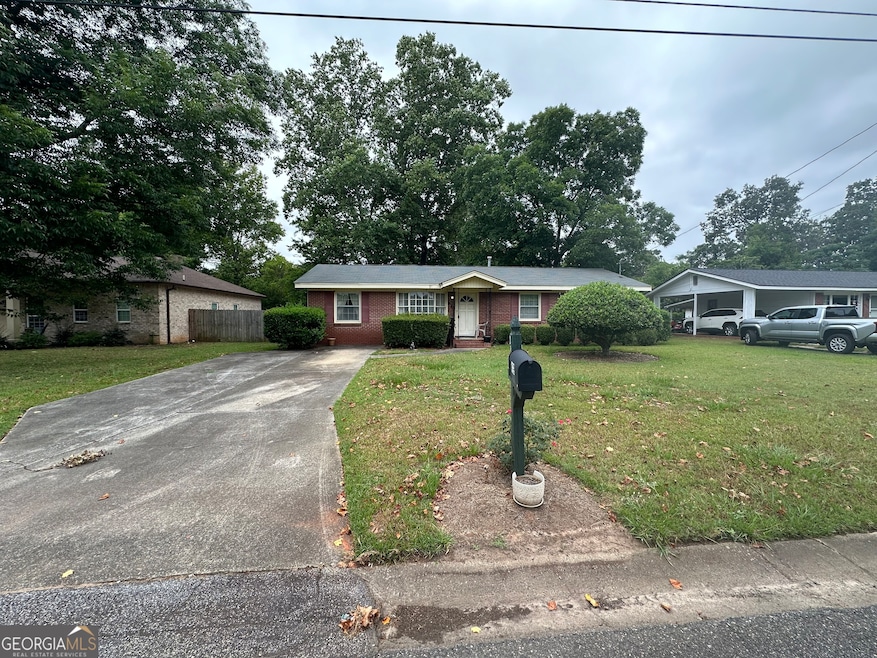 429 Sarah Dr, Warner Robins, GA 31093 - photo 1