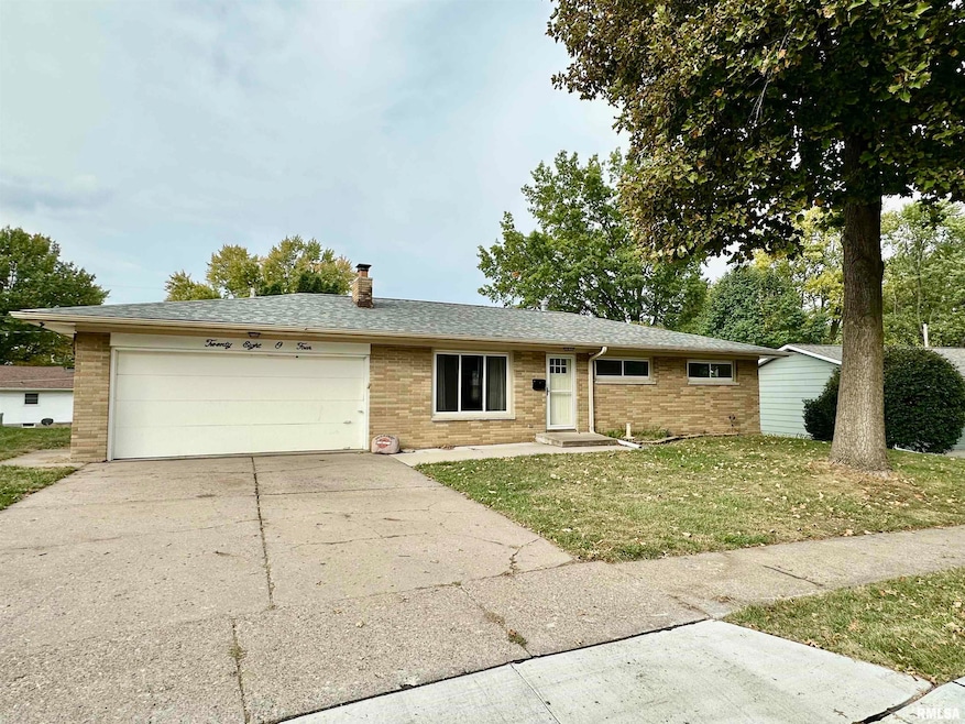 2804 Oak St, Davenport, IA 52804 - photo 1