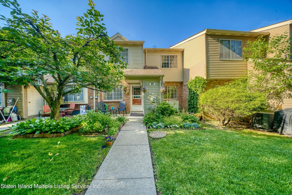 27 Franklin Ln unit D, Staten Island, NY 10306 - photo 1