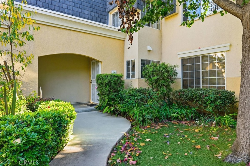 19208 Hamlin St unit 5, Reseda, CA 91335 - photo 1