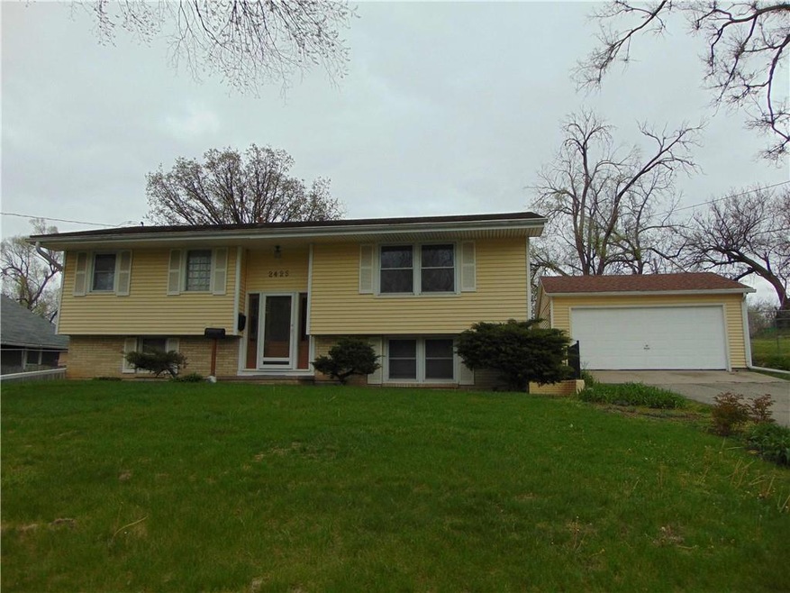 2425 SE 6th St, Des Moines, IA 50315 - photo 1