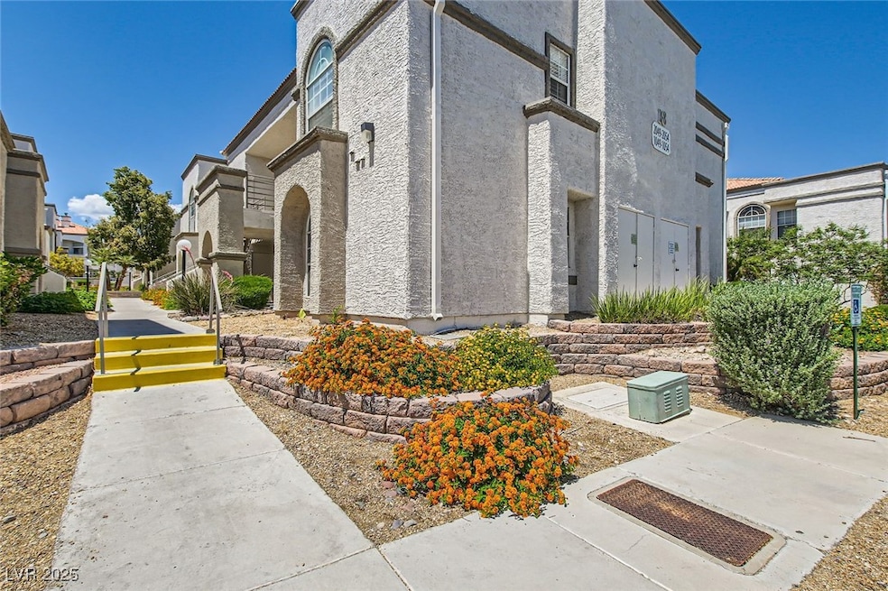 View of home's community