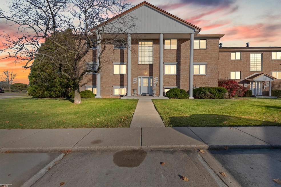 51314 Johns Dr, Chesterfield, MI 48047 - photo 1