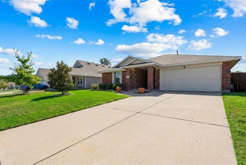 215 Willow Creek Ln, Terrell, TX 75160 - photo 1