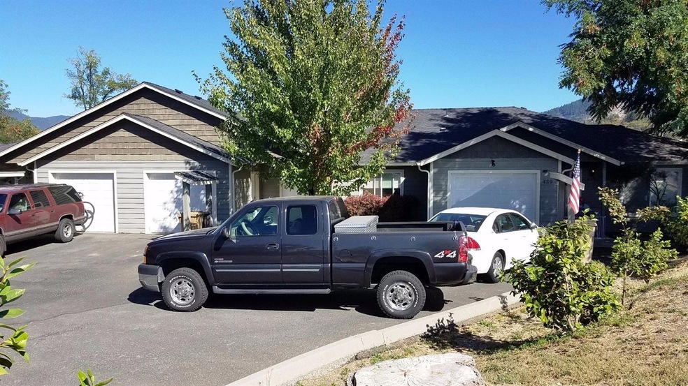 435 Marion Ln, Grants Pass, OR 97527 - photo 1