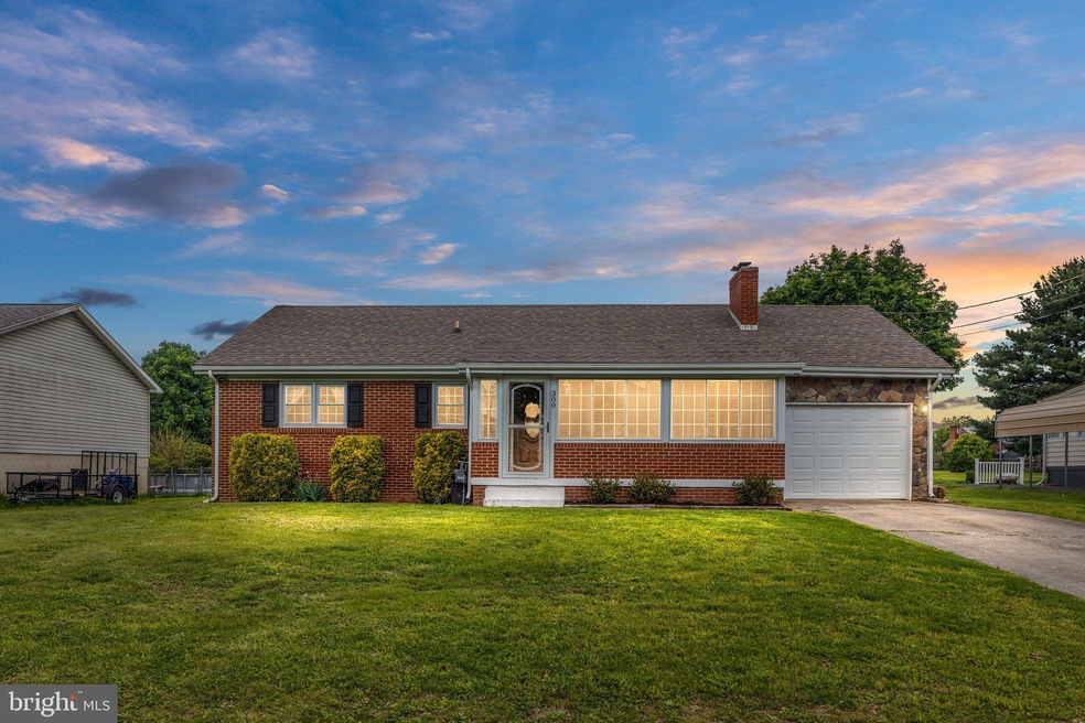 300 Aileen Ave, Strasburg, VA 22657 - photo 1