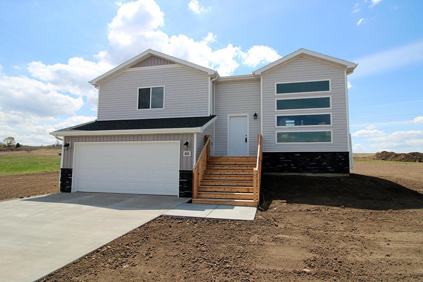 601 Cobblestone exterior front 850