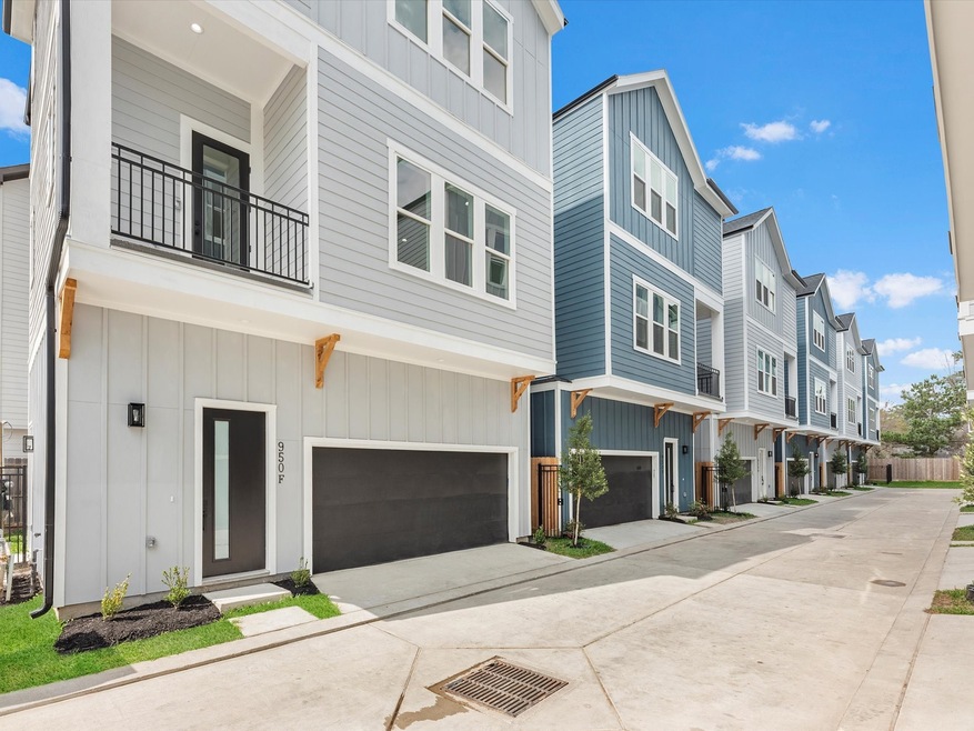 950 Fisher St unit D, Houston, TX 77018 - photo 1