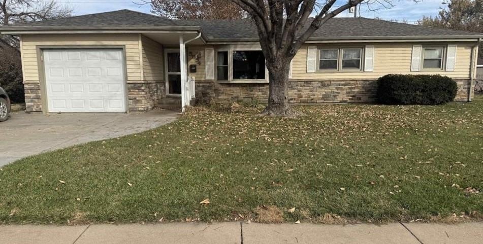 5954 Aspen Dr, Great Bend, KS 67530 - photo 1