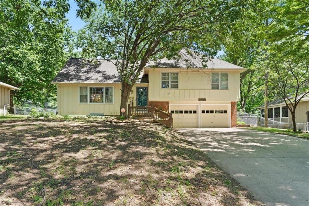 5241 Lucille Ln, Shawnee, KS 66203 - photo 1