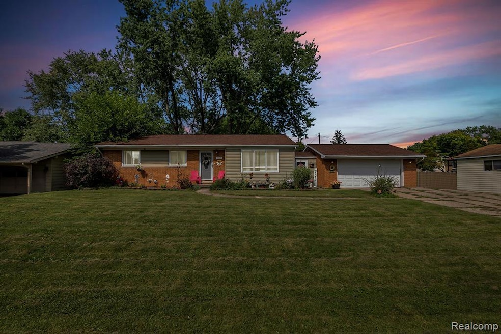 5324 Elmsford Dr, Flint, MI 48532 - photo 1