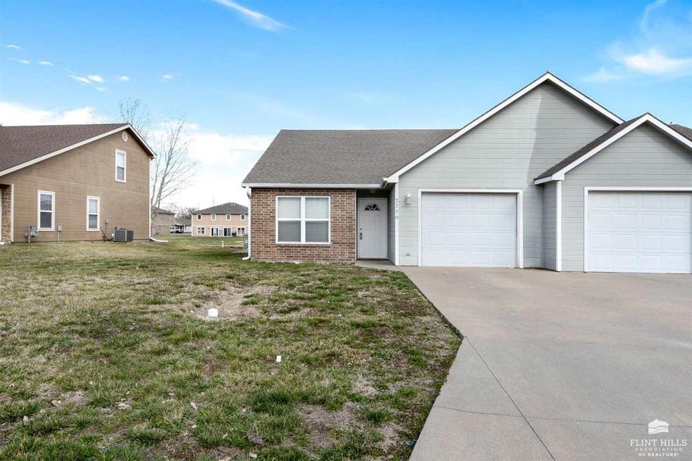 2710 Buttonwood Dr, Manhattan, KS 66502 - photo 1
