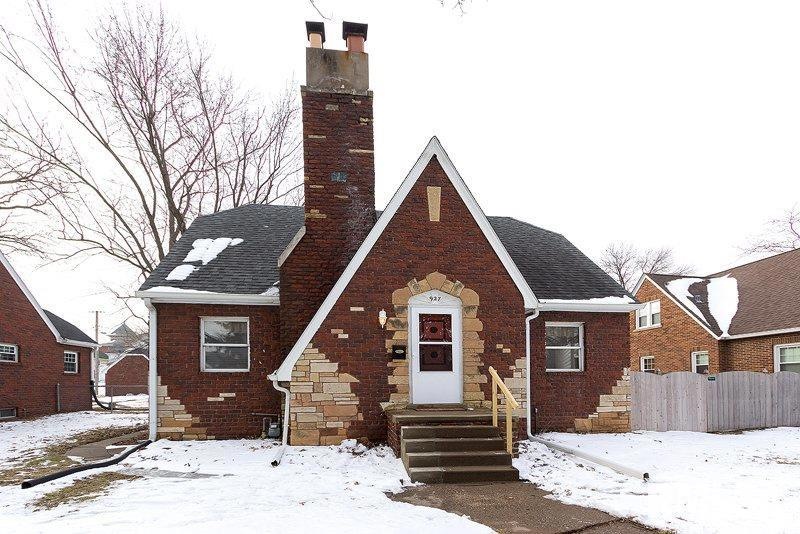 927 W 16th St, Davenport, IA 52804 - photo 1