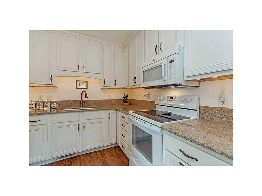 Kitchen completely remodeled in 2012 with all new 