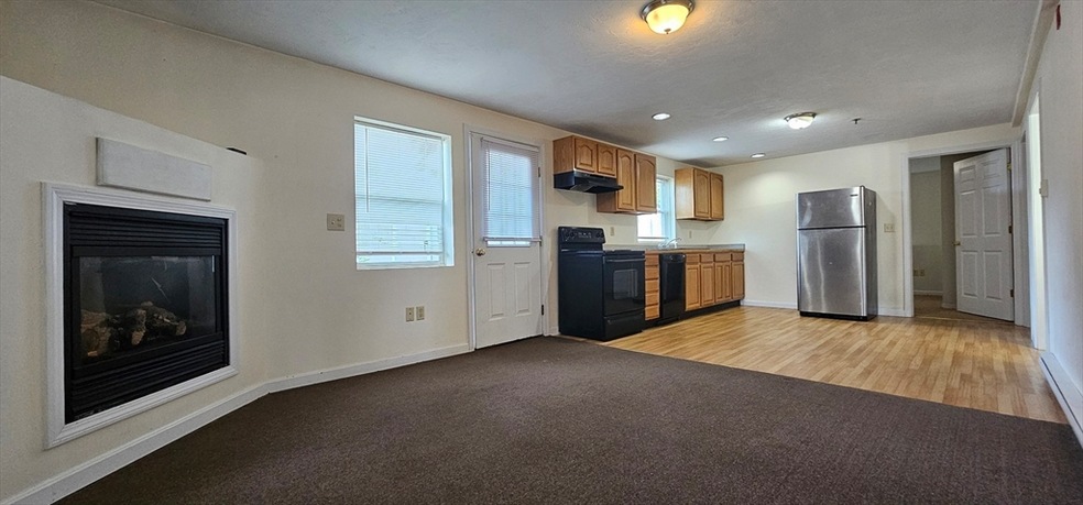 19 McDonald St unit B, Spencer, MA 01562 - photo 1